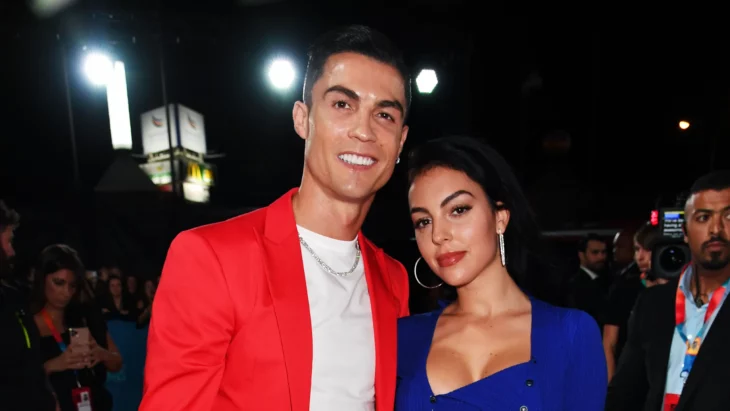 Cristiano Ronaldo y Georgina Rodríguez captados en un evento nocturno visten de forma casual