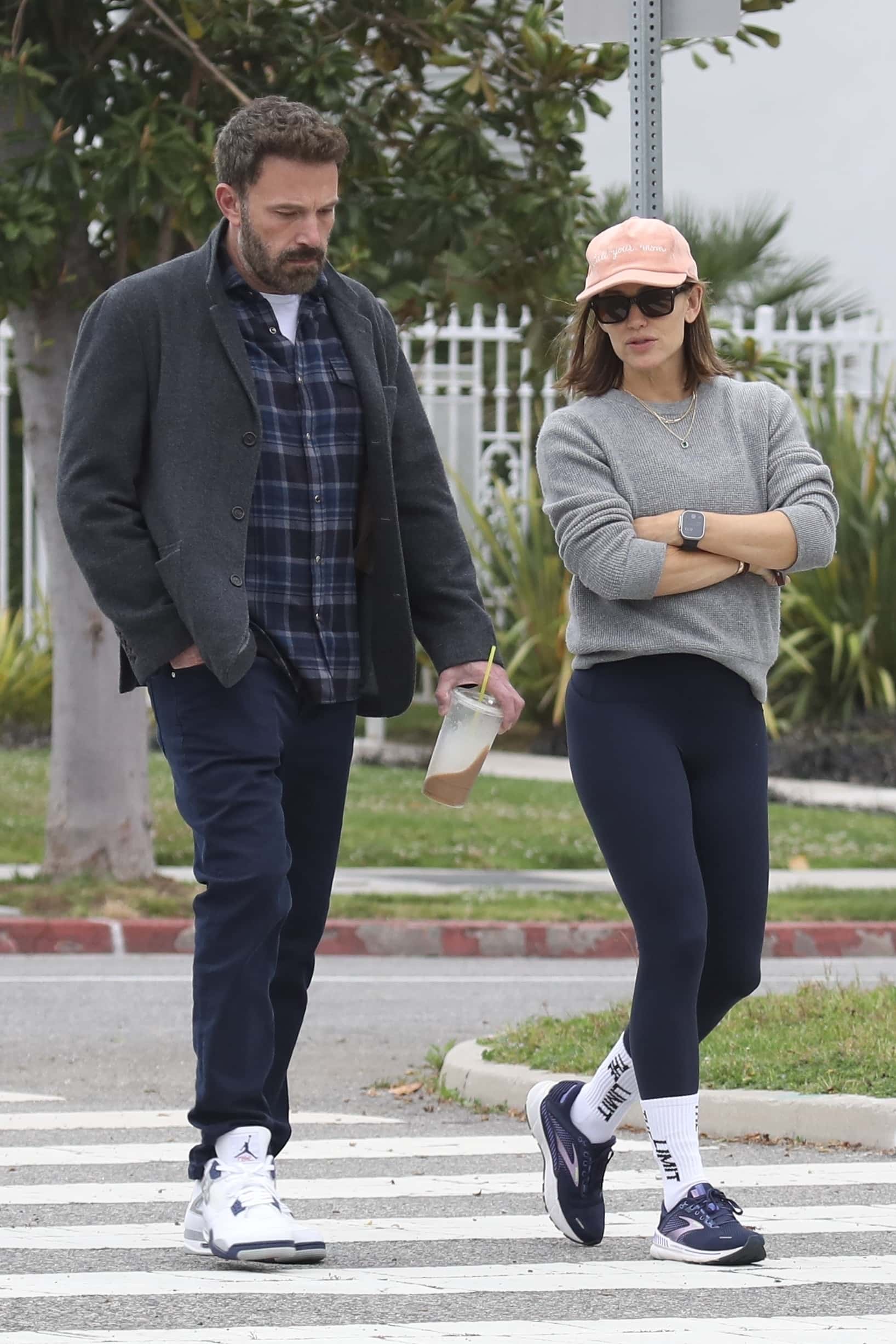 Fin Affleck: Is He Hiding Something? - 8lzj0nh