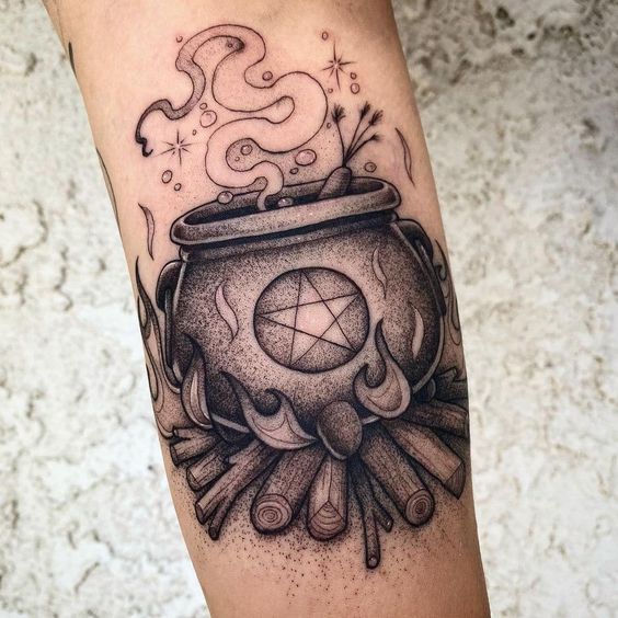 Caldero bruja tatuaje