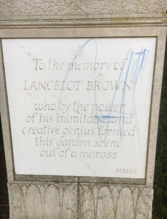 monumento al paisajista Lancelot Brown