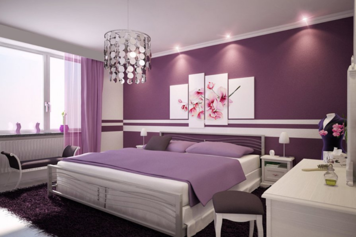 una habitación decorada en color púrpura con blanco