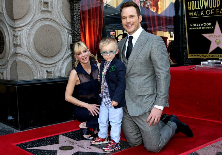 Chris Pratt posando junto a Anna Faris y su hijo Jack 