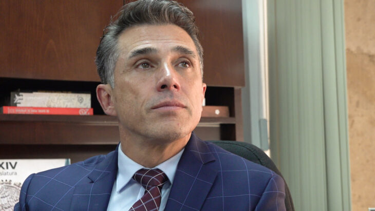 Sergio Mayer with a pensive look wears a blue suit and a cherry tie