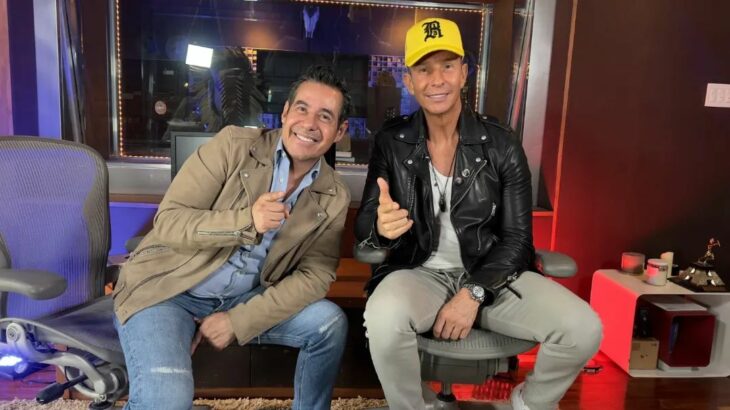 Erik Rubín posando con Yordi Rosado 