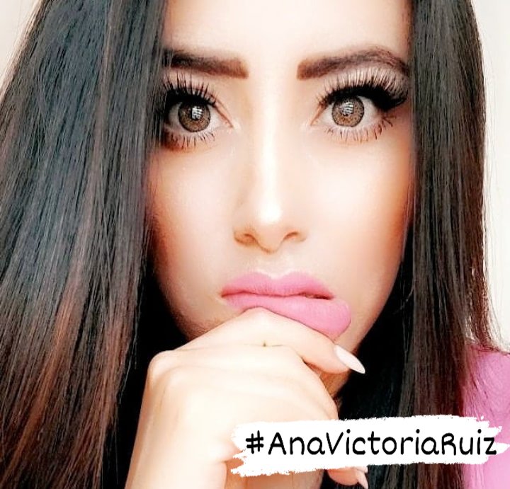 Ana Victoria with her hand on her chin 