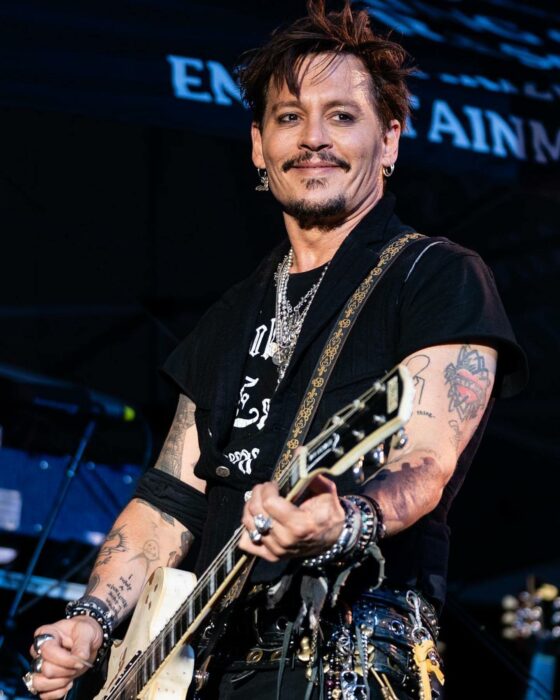 Johnny Depp playing in Hollywood Vampires 