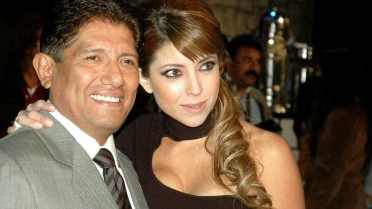 Juan Osorio posa junto a su exesposa Emireth en un evento de la televisión