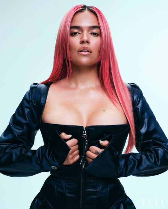Karol G posando para la revista Elle USA 
