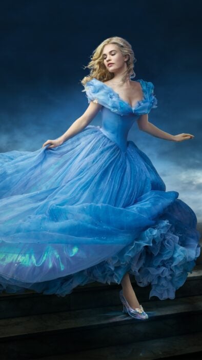 Image of the actress who gave life to Cinderella in the Live Action version 