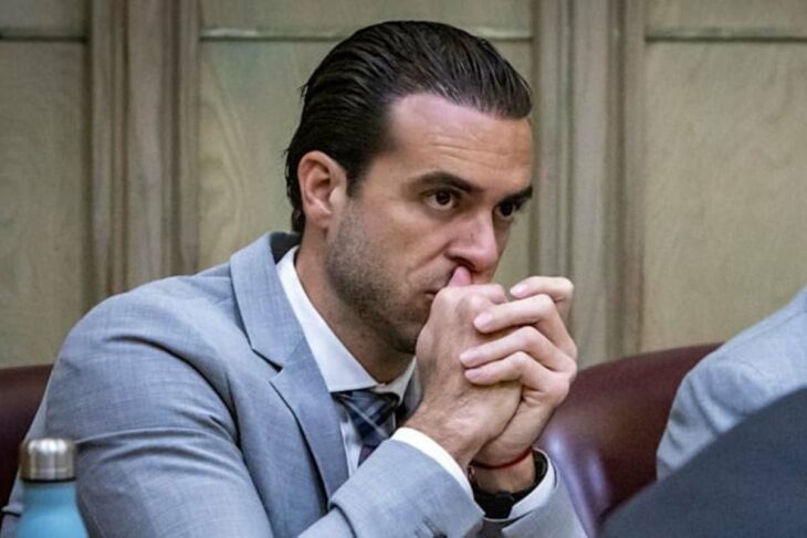 el actor Pablo Lyle luce nervioso en una de las audiencias en su caso por homicidio imprudencial lleva traje gris con corbata