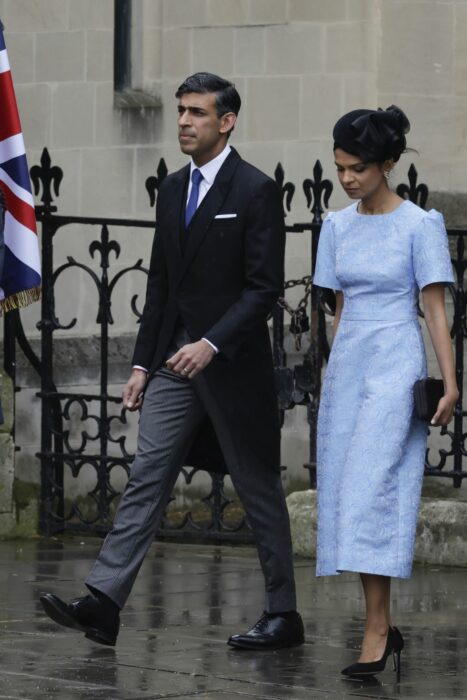 El primer ministro Rishi Sunak y su esposa, Akshata Murth en coronación de Carlos III 