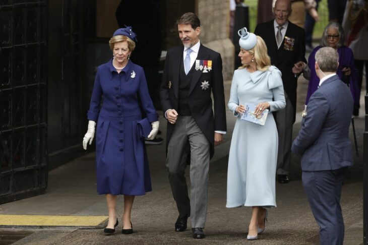 Marie Chantal Miller y la reina Ana María de Grecia en la coronación de Carlos III 