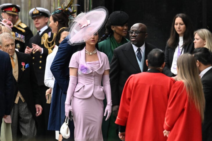 Katy Perry en la coronación de Carlos III 