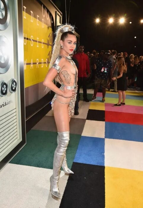 Miley Cyrus en los MTV Video Music Awards 2015