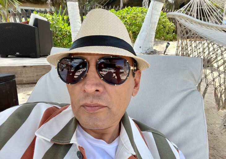 jorge carbajal con lentes y sombrero