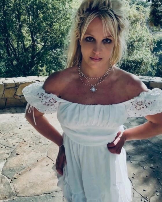 Britney spears con vestido blanco 