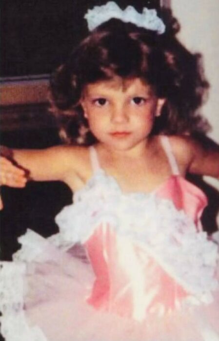 Britney Spears cuando era una niña con vestido rosa 