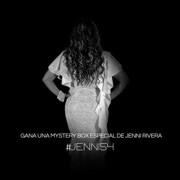 Imagen de Jenni Rivera de espaldas con un texto para conmemorar los 54 años de la cantante 