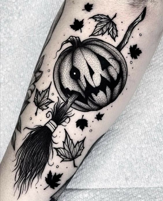 Tatuaje bruja calabaza