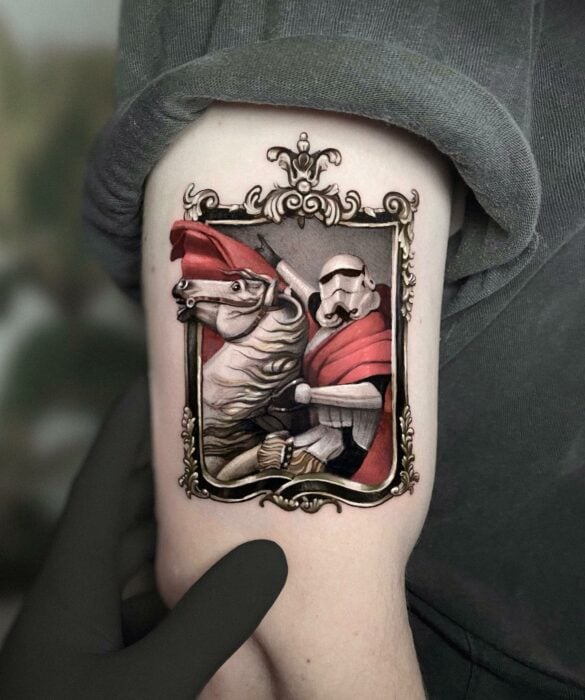Tatuaje con el diseño del cuadro de Napoleón por Stormtrooper de Star Wars 