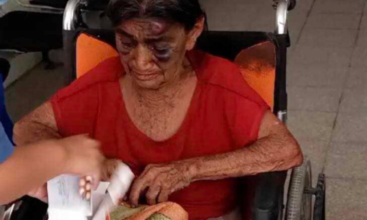 abuelita golpeada por su marido por no cocinar el arroz como a él le gusta 