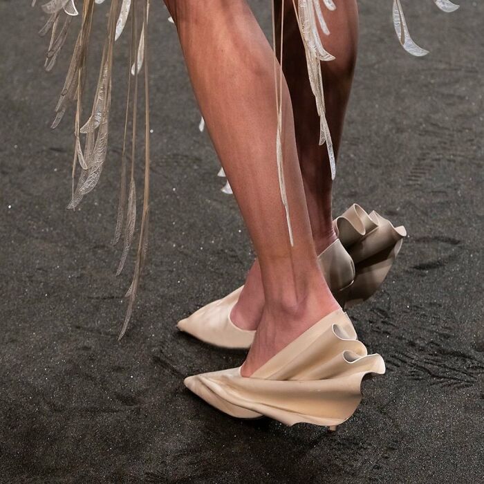 Zapatos surrealistas diseñados por Kira Goodey
