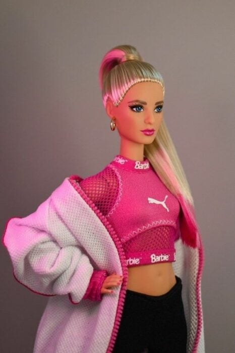 Barbie con una coleta alta