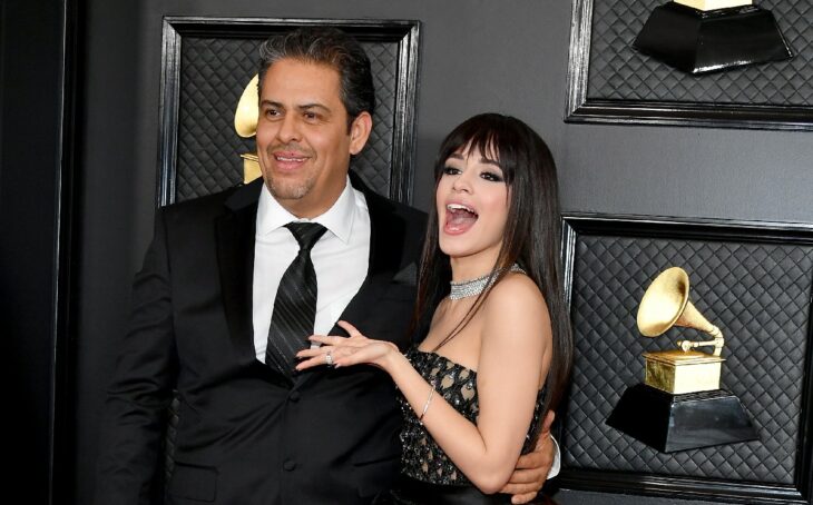 Camila Cabello y su padre en los Grammys 