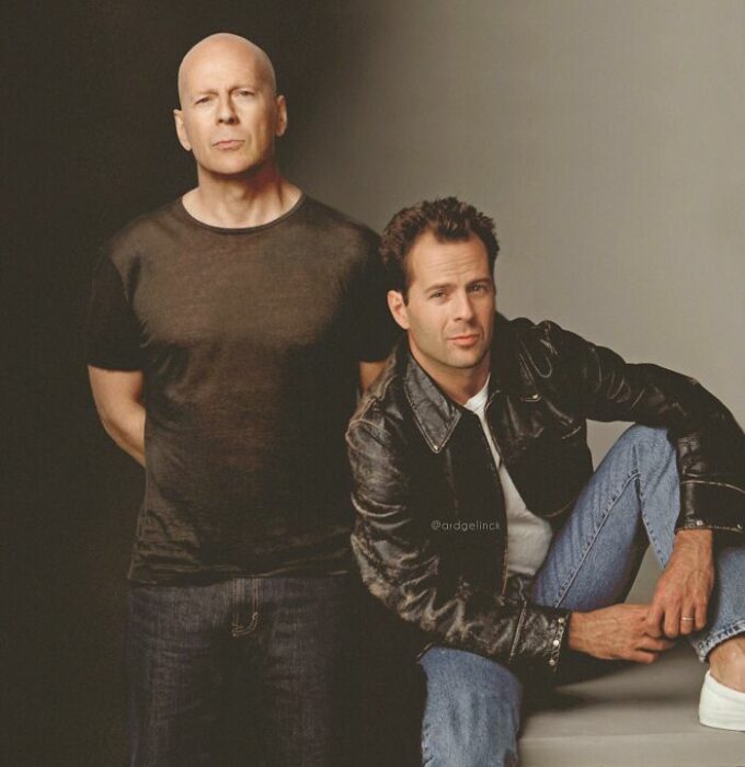 Bruce Willis posando con su versión más joven