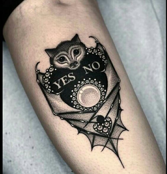 tatuaje bruja murciélago
