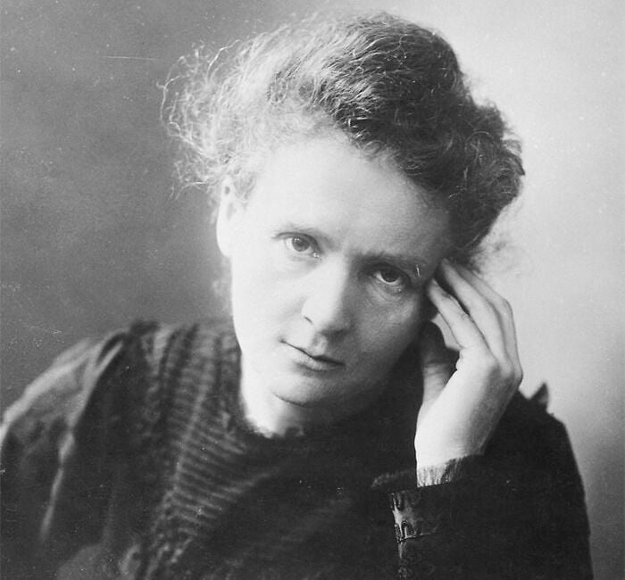 Marie Curie imagen de blanco y negro 