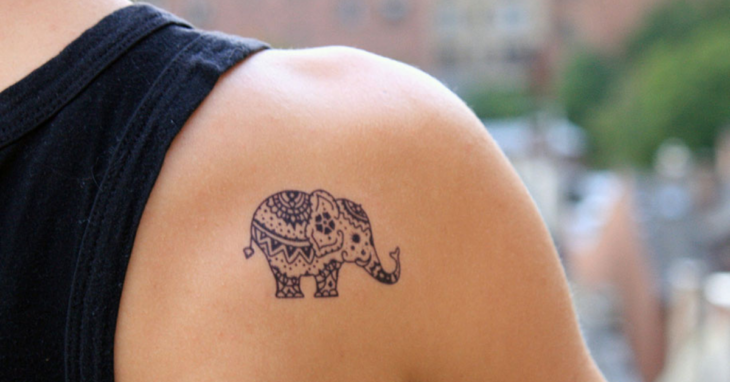 Tatuaje con el diseño de un elefante 