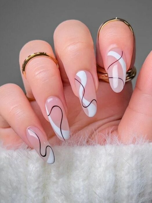 Manicura en color blanco con negro 