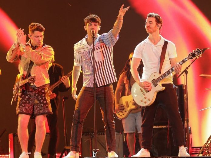 Verdadera foto de los jonas brothers en concierto