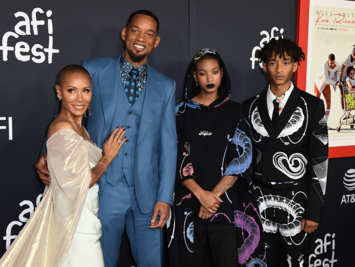 Jaden Smith junto a sus padres y hermanos en una alfombra roja 