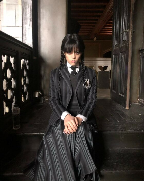 Jenna Ortega caracterizada en su personaje de Merlina Addams 