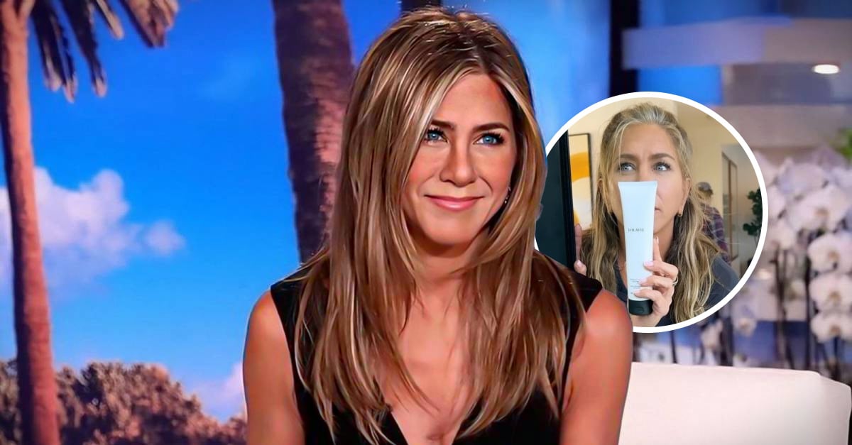 Jennifer Aniston shows her gray hair for the first time and the internet falls in love