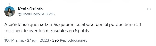 captura de pantalla de un comentario en Twitter sobre la posible colaboración de Peso Pluma con Karol G 