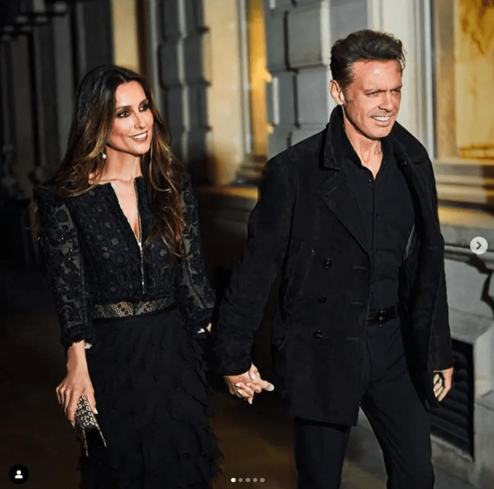 Luis Miguel y su novia Paloma Cuevas caminando por París