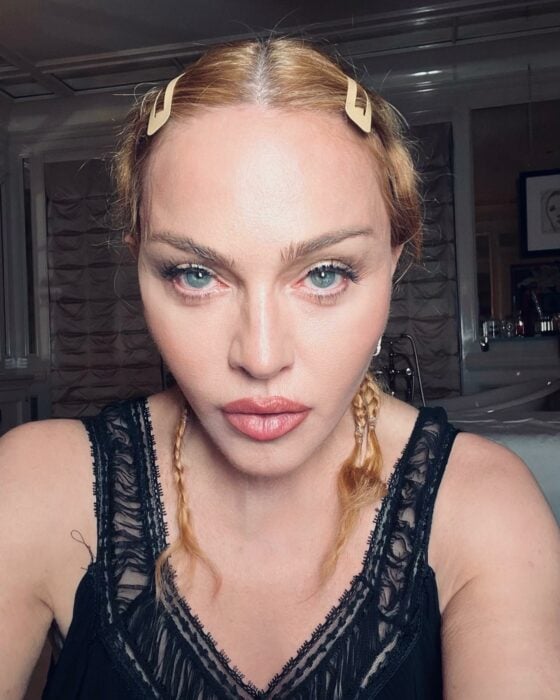 Selfie de Madonna con unas trenzas y su cabello rubio 