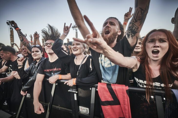 Fanáticos de la banda Rammstein en un concierto de la banda alemana 