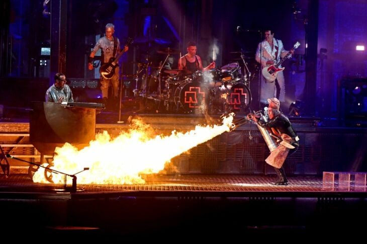 Fotografía de la banda alemana Rammstein en uno de sus conciertos 