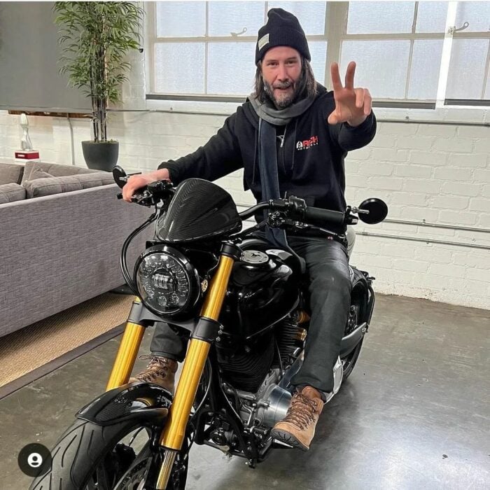 Keanu Reeves en motocicleta 