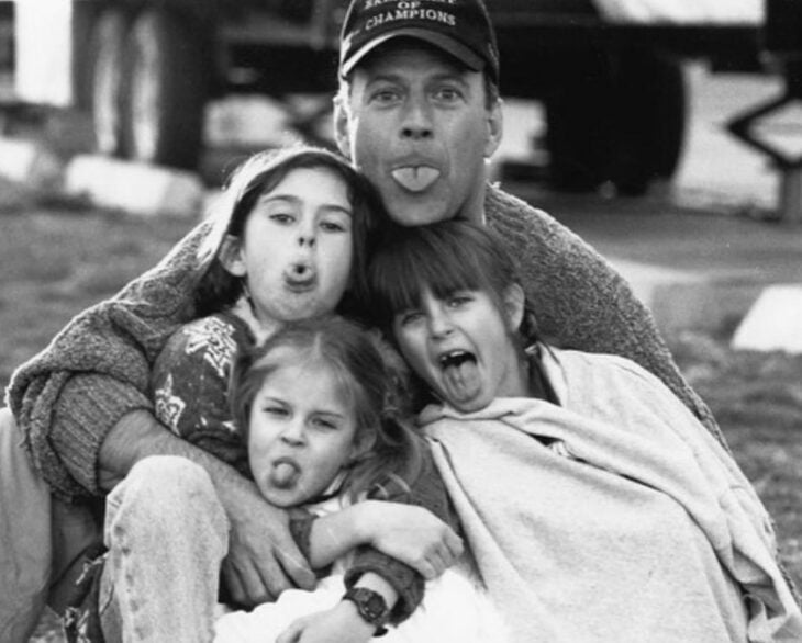 Bruce Willis con sus tres hijas mayores 