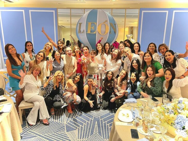 foto grupal del baby shower de Cynthia rodriguez 