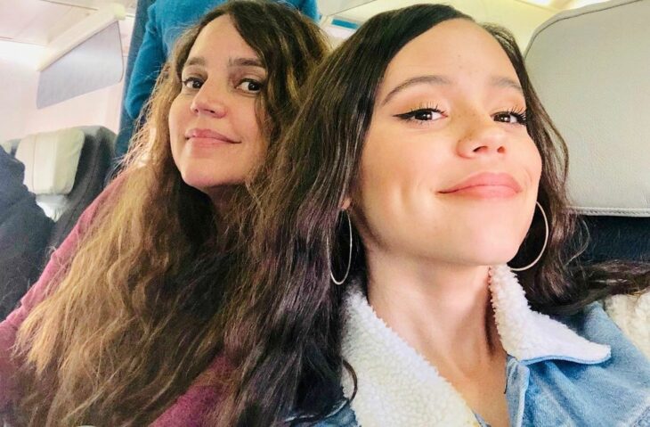 Jenna Ortega y su madre 