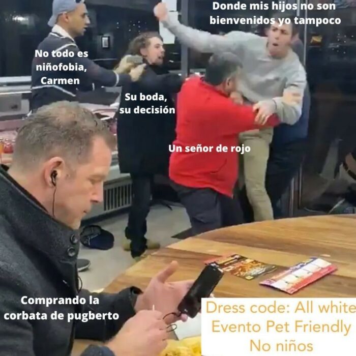 Meme señor peleando y otro sentado 