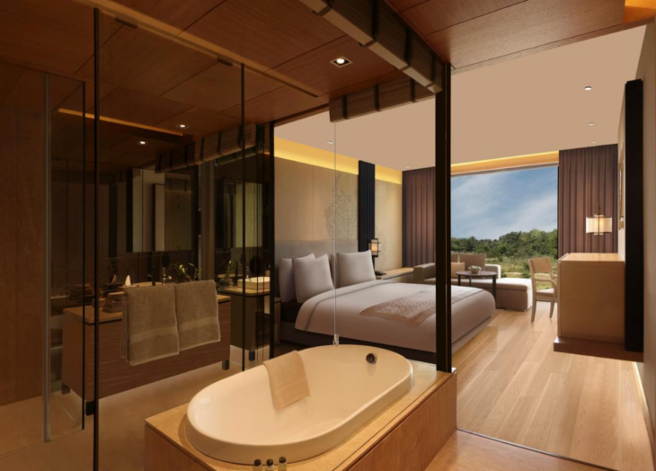 interior de una habitación del hotel de cinco estrellas Roseate House con bañera incluida