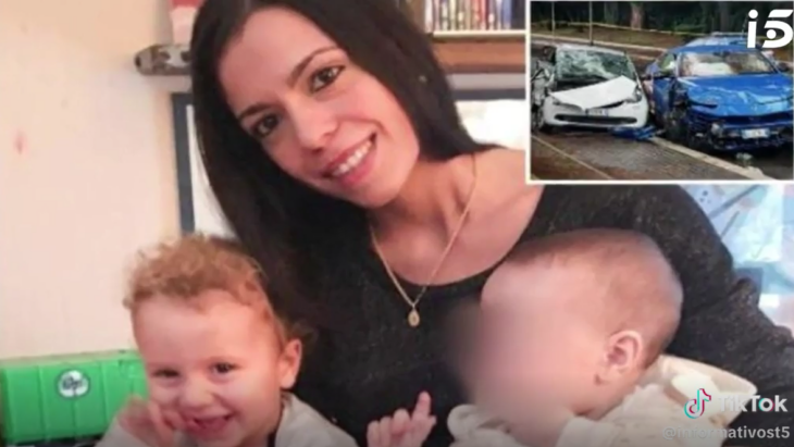una mamá con sus hijos pequeños en brazos en un cuadro de la imagen se ve a dos autos después de una colisión 