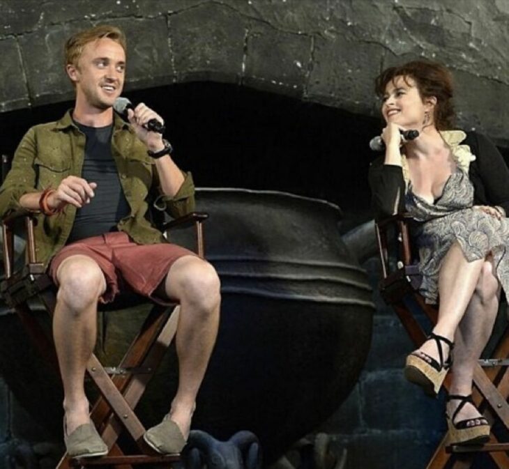 Tom Felton con Helena Bonham Carter en entrevista de Harry Potter 